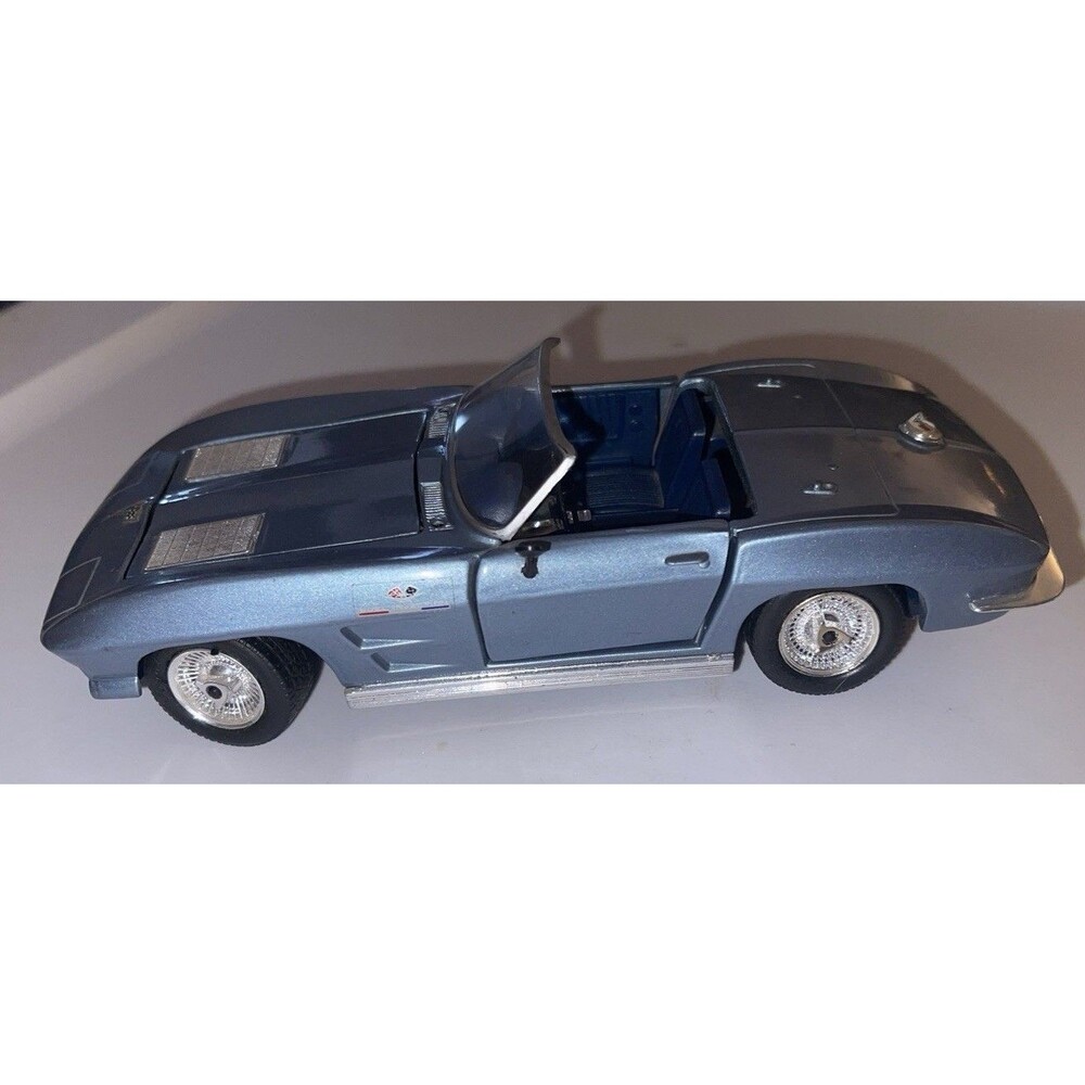 1988 Revell 1/24 Diecast Blue 1963 Corvette Stingray Convertible.